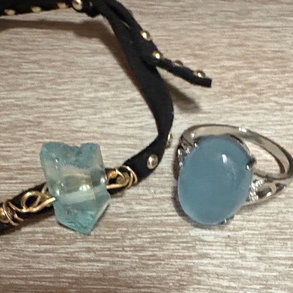 Elegant aquamarine Gemstone Ring size 7.5 with a beautiful leather bracelet - Picture 1 of 6